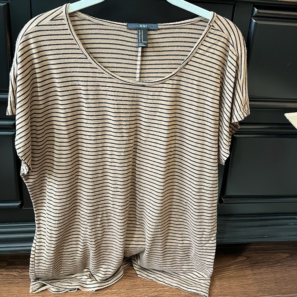 Soft M forever 21 stripped tee